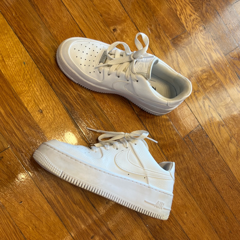 Nike platform Air Force 1’s SZ 6 in white